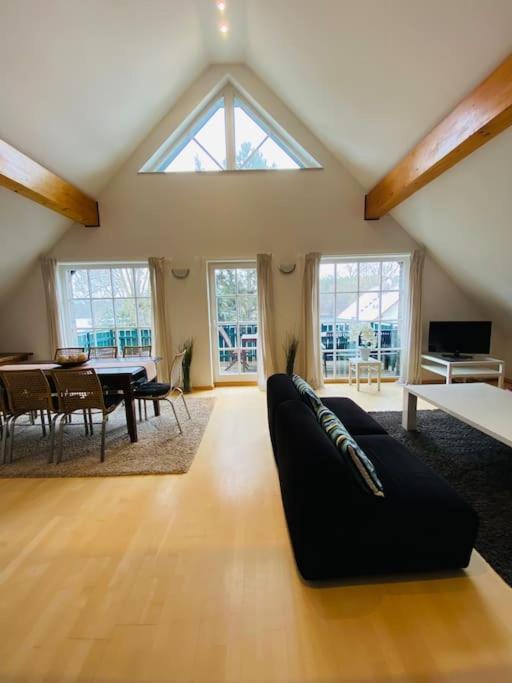 ברלין Dachwohnung Mit Wasserblick Und Eigenem Bootssteg מראה חיצוני תמונה